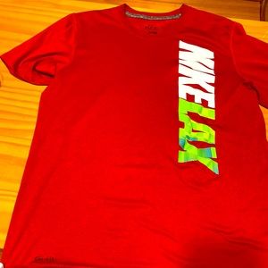 Men’s Nike shirt size large